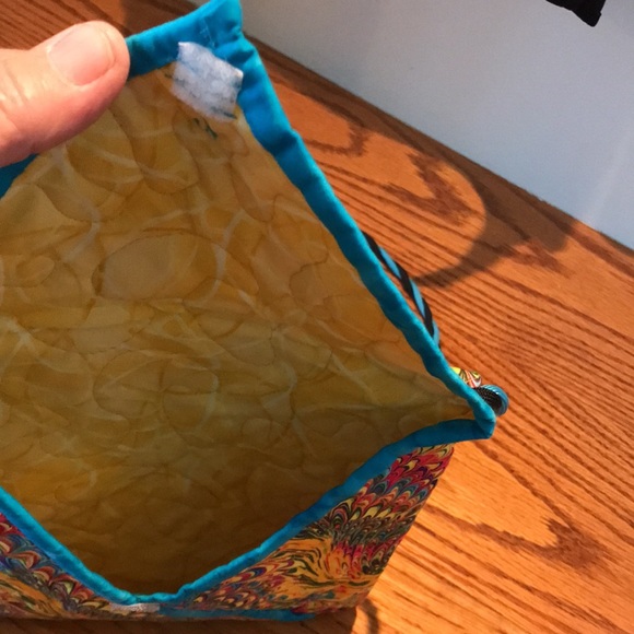 Quilted handmade shoulder strap 8.5 x 8” purse, has 3 parts, 2 w velcro closures - Picture 4 of 7